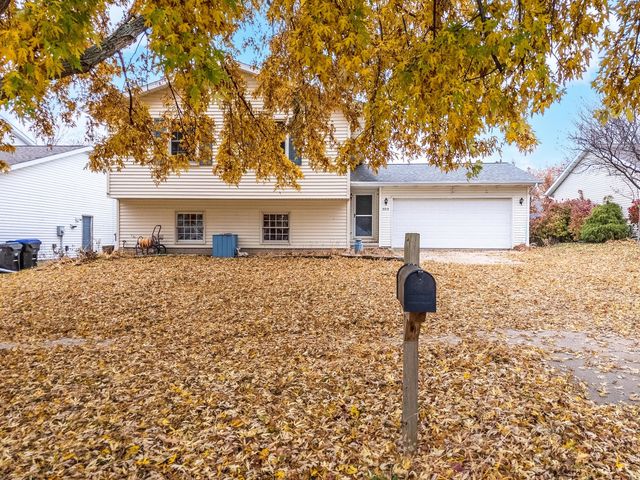 2713 Essington Street, Bloomington, IL 61705