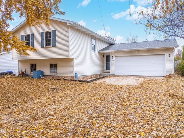 2713 Essington Street, Bloomington, IL 61705