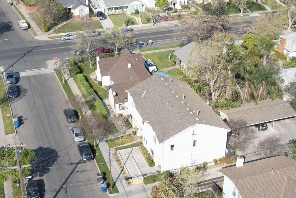 Image 11 of property listing at 1008 N Broadway Street, Fresno, CA 93728