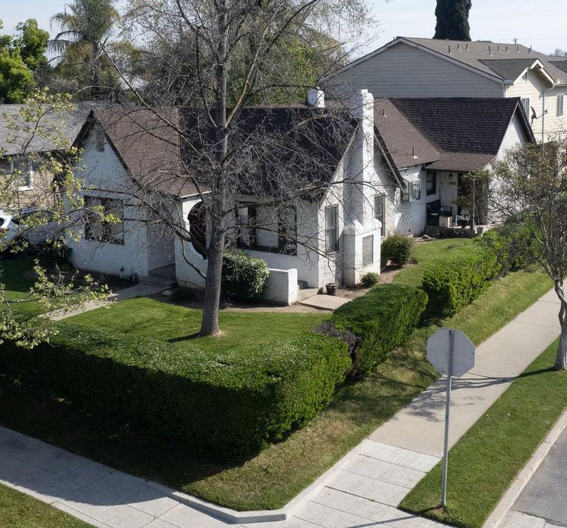 Image 13 of property listing at 1008 N Broadway Street, Fresno, CA 93728