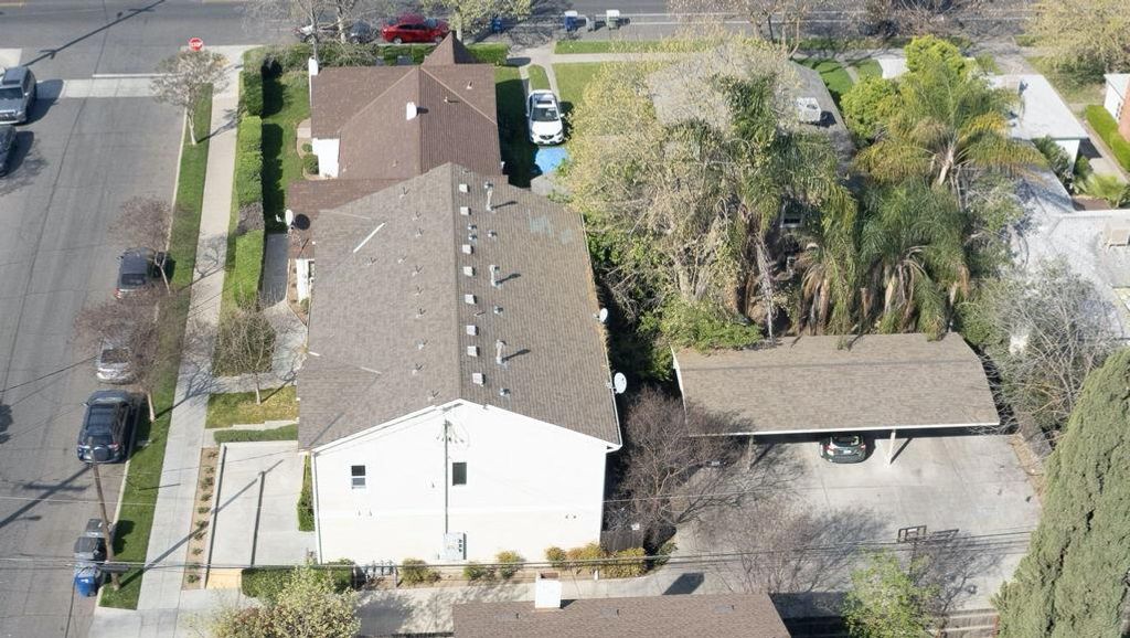 Image 15 of property listing at 1008 N Broadway Street, Fresno, CA 93728