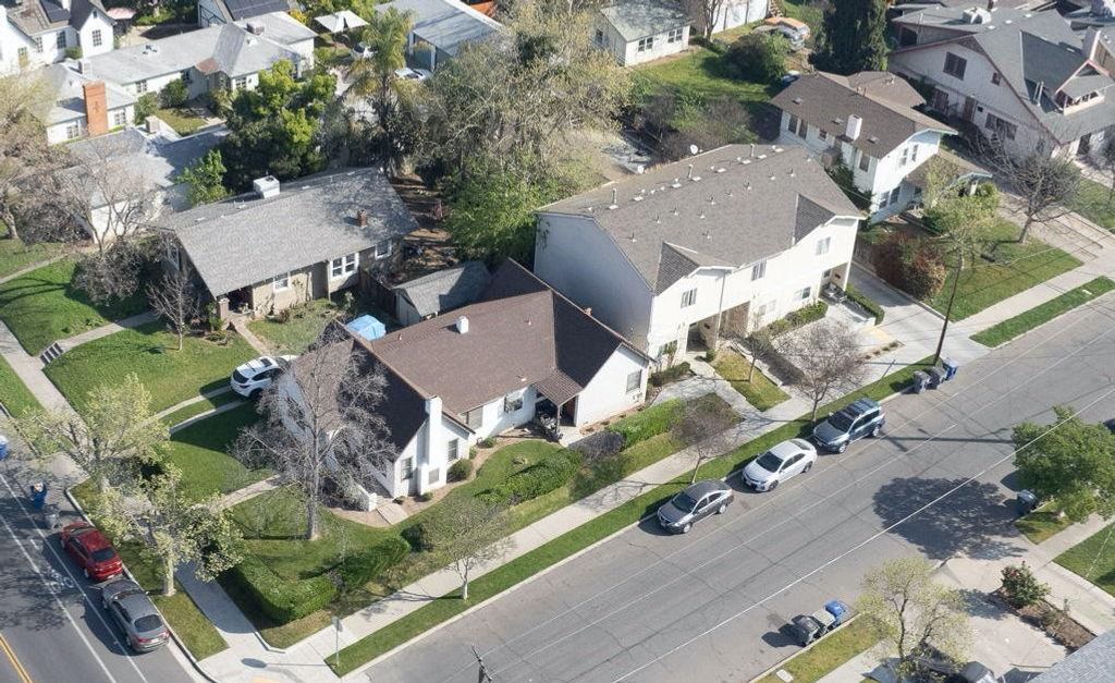 Image 6 of property listing at 1008 N Broadway Street, Fresno, CA 93728