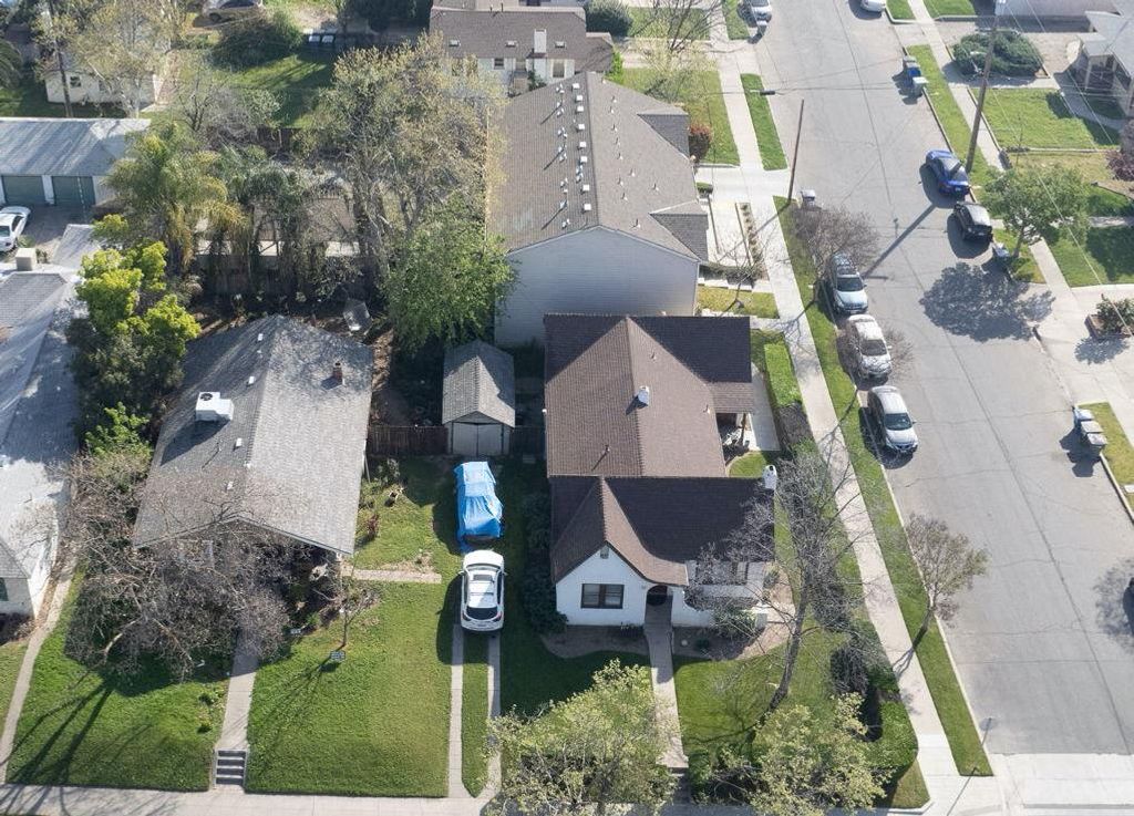 Image 8 of property listing at 1008 N Broadway Street, Fresno, CA 93728