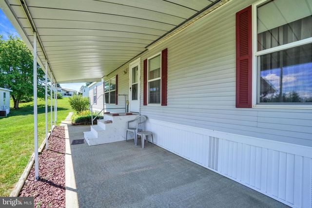 126 GATESHEAD DR, Stewartstown, PA 17363