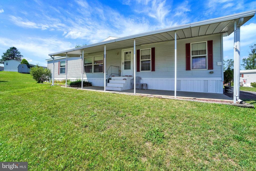 126 GATESHEAD DR, Stewartstown, PA 17363