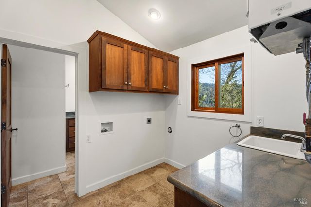 18210 Old Ukiah Pine Rd, Potter Valley, CA 95469