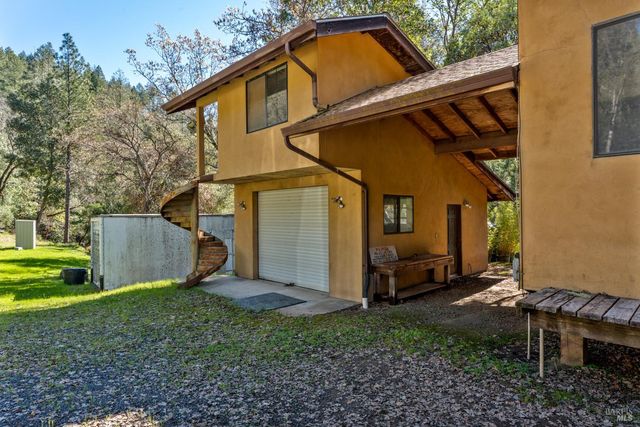 18210 Old Ukiah Pine Rd, Potter Valley, CA 95469