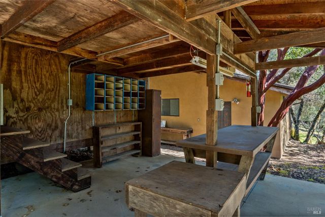 18210 Old Ukiah Pine Rd, Potter Valley, CA 95469