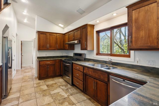 18210 Old Ukiah Pine Rd, Potter Valley, CA 95469