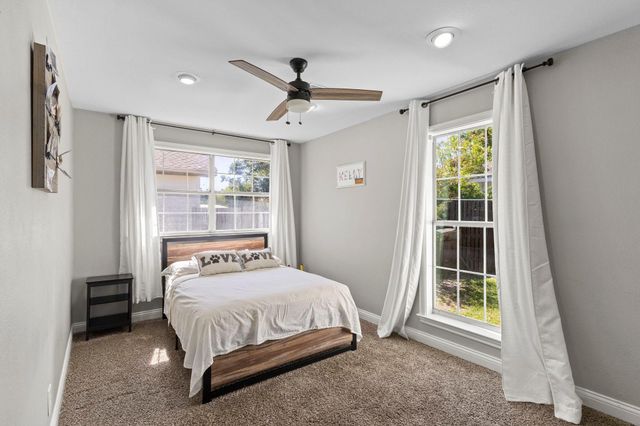 1006 Montgomery Street, Port Neches, TX 77651