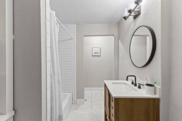 1006 Montgomery Street, Port Neches, TX 77651