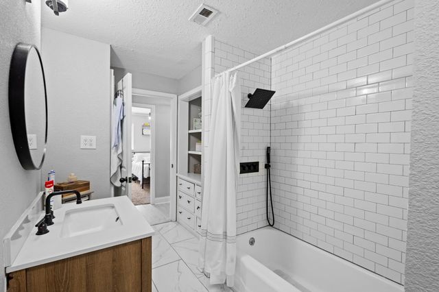 1006 Montgomery Street, Port Neches, TX 77651