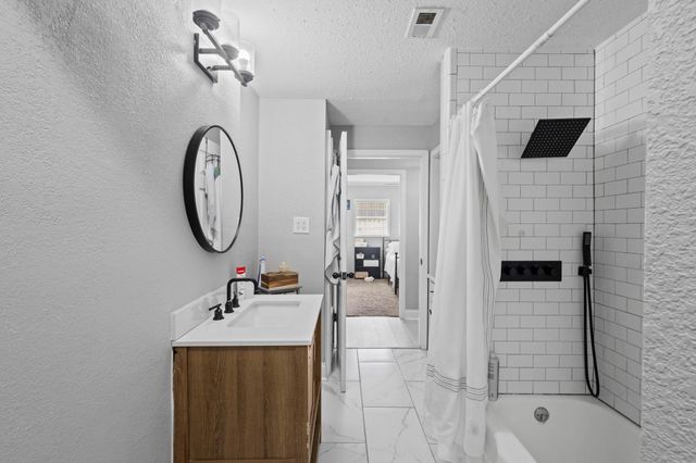 1006 Montgomery Street, Port Neches, TX 77651