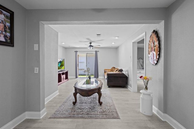 1006 Montgomery Street, Port Neches, TX 77651