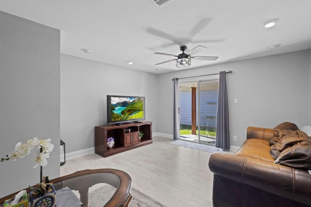 1006 Montgomery Street, Port Neches, TX 77651