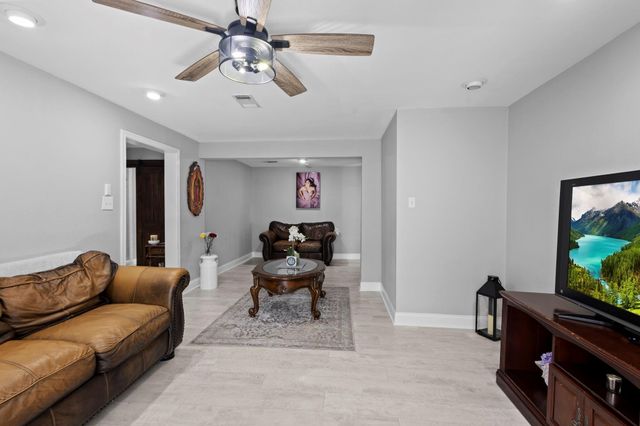 1006 Montgomery Street, Port Neches, TX 77651