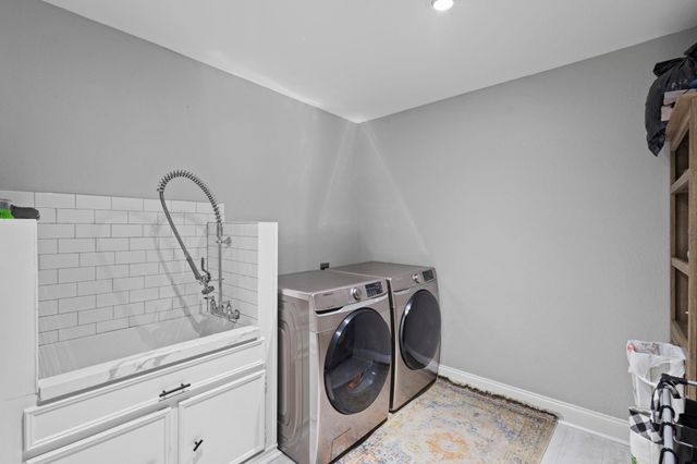 1006 Montgomery Street, Port Neches, TX 77651