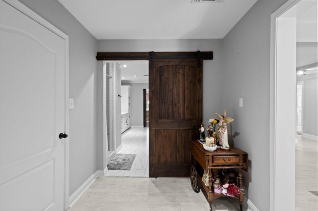 1006 Montgomery Street, Port Neches, TX 77651