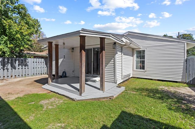 1006 Montgomery Street, Port Neches, TX 77651