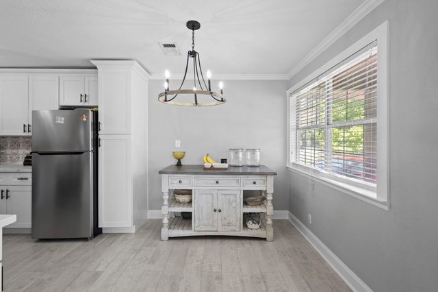 1006 Montgomery Street, Port Neches, TX 77651