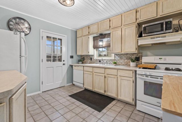 2526 S 70th STREET, Milwaukee, WI 53219