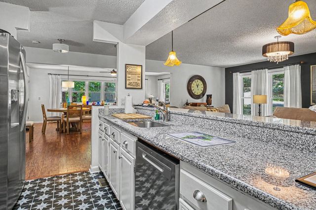 3 N Badalona Drive, Hot Springs Village, AR 71909