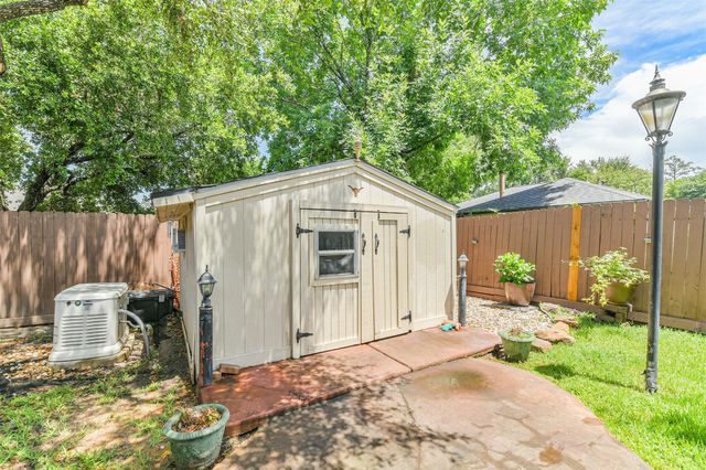 22522 Willow Branch Lane, Tomball, TX 77375