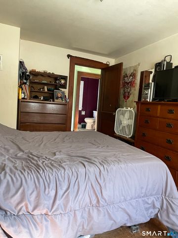 1924 Stratfield Road, Fairfield, CT 06825