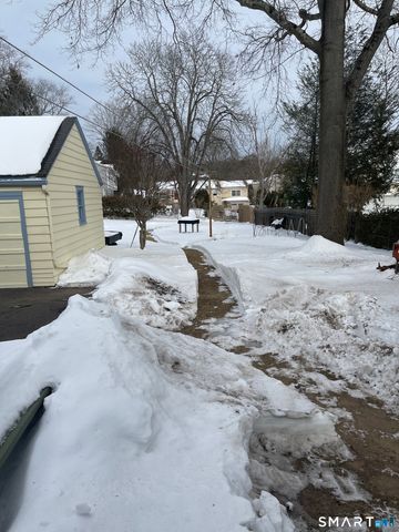 1924 Stratfield Road, Fairfield, CT 06825