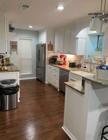 601 Highland Oaks Street, Mount Vernon, TX 75457
