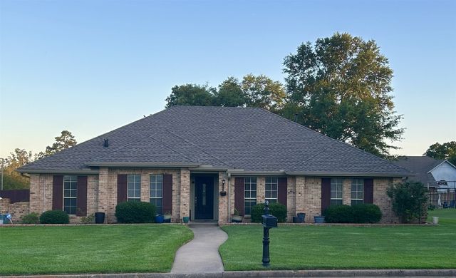 601 Highland Oaks Street, Mount Vernon, TX 75457