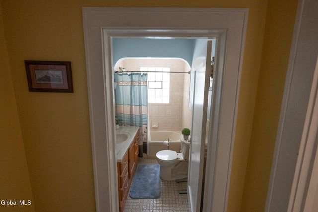 20 Chester Court, Brunswick, NY 12182