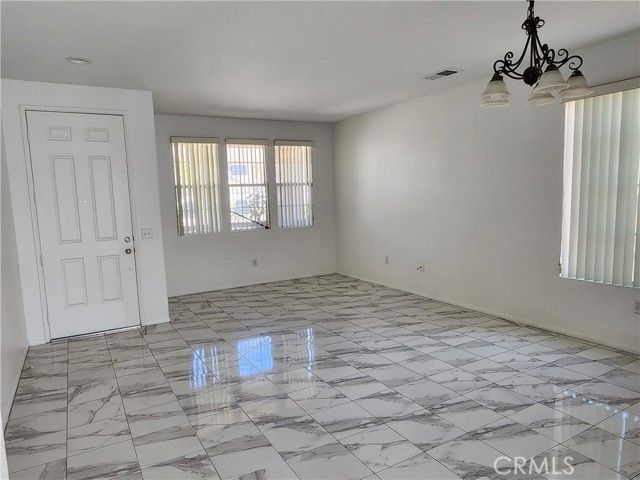 950 Tucson Court, San Jacinto, CA 92583