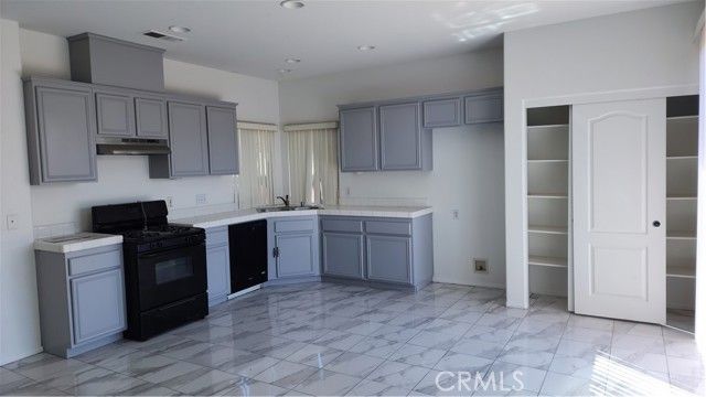 950 Tucson Court, San Jacinto, CA 92583