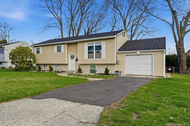 2903 Sipp Avenue, Medford, NY 11763
