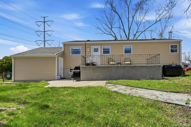 2903 Sipp Avenue, Medford, NY 11763