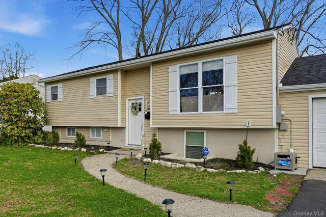 2903 Sipp Avenue, Medford, NY 11763