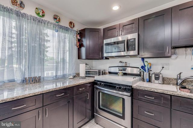 211 FAIRMOUNT AVE, Blackwood, NJ 08012