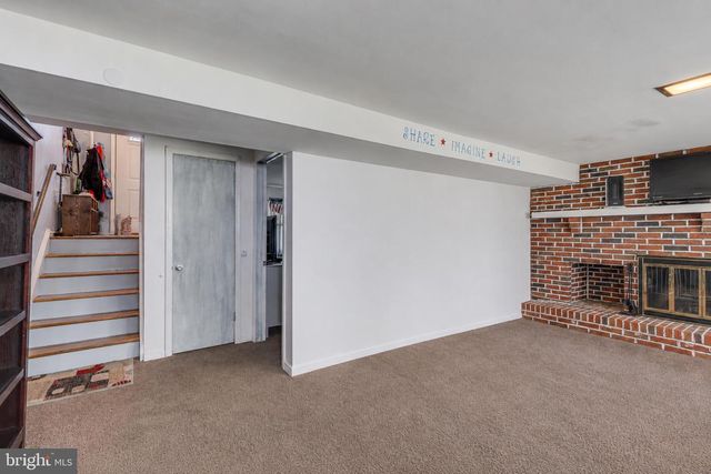 211 FAIRMOUNT AVE, Blackwood, NJ 08012