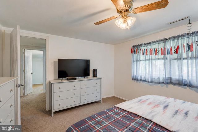 211 FAIRMOUNT AVE, Blackwood, NJ 08012