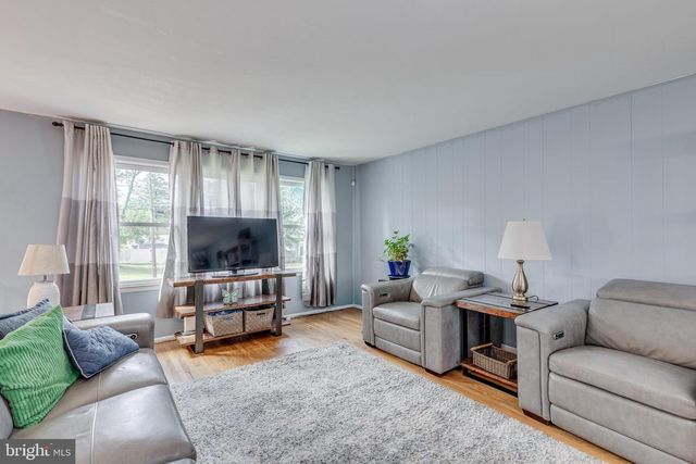 211 FAIRMOUNT AVE, Blackwood, NJ 08012
