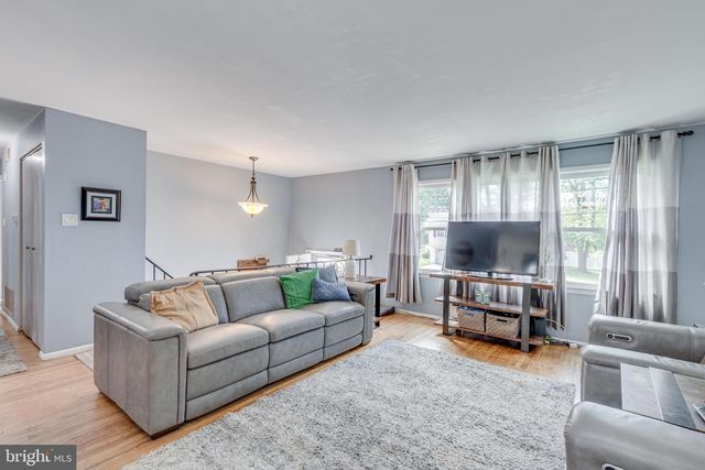 211 FAIRMOUNT AVE, Blackwood, NJ 08012