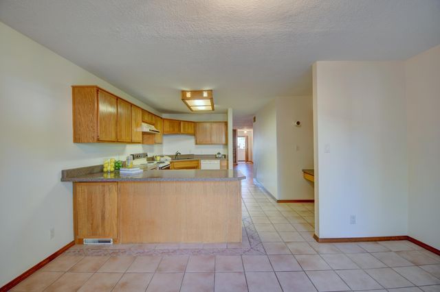 845 LLAVE Lane NE, Albuquerque, NM 87122