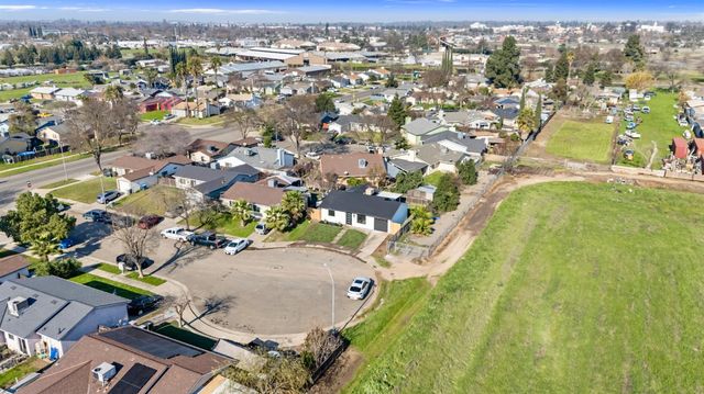 43 Skylark St, Merced, CA 95341