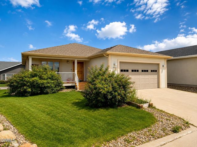 3904 Lillian Court SE, Mandan, ND 58554 property photo