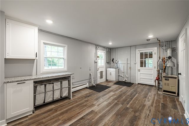 9317 Skyview Dr, Henrico, VA 23229