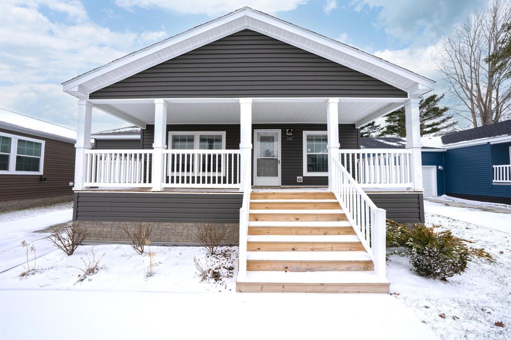 2760 Naples Court, Lapeer Twp, MI 48446