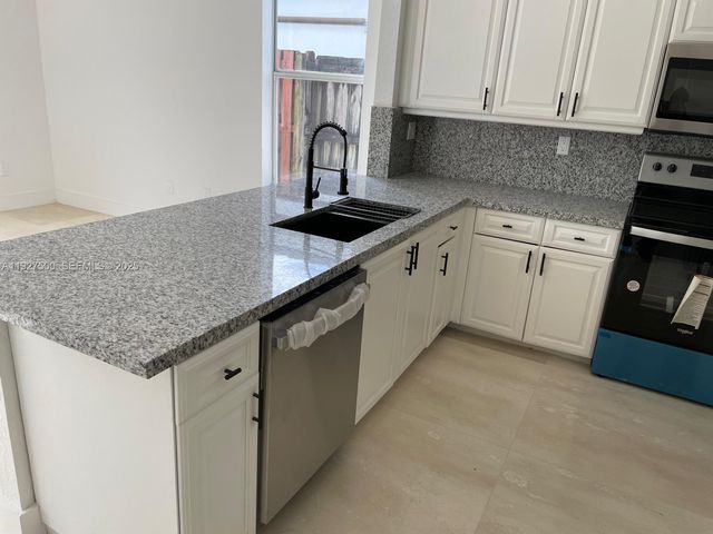 15964 SW 139th St, Miami, FL 33196