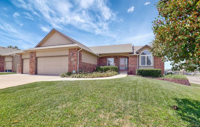 8245 E Old Mill Ct, Wichita, KS 67226
