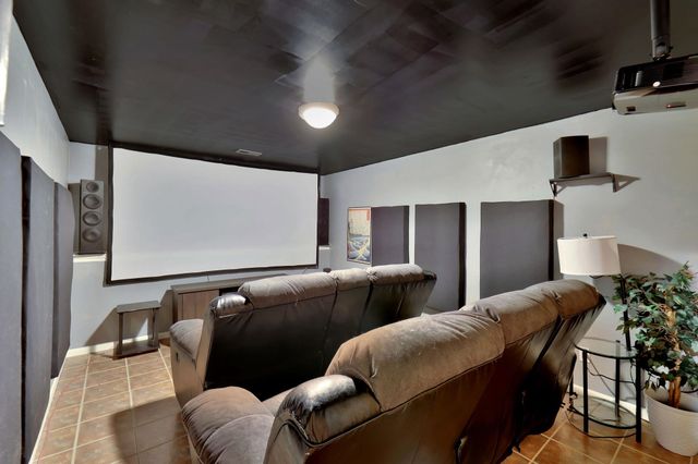 8245 E Old Mill Ct, Wichita, KS 67226